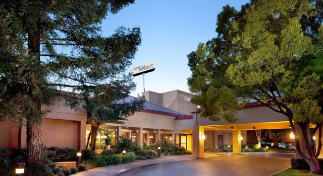 Кровать в общем номере Sonesta Select San Jose Airport