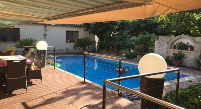 Апартаменты Loft, avec piscine privative, à 15 minutes à pied du centre ville