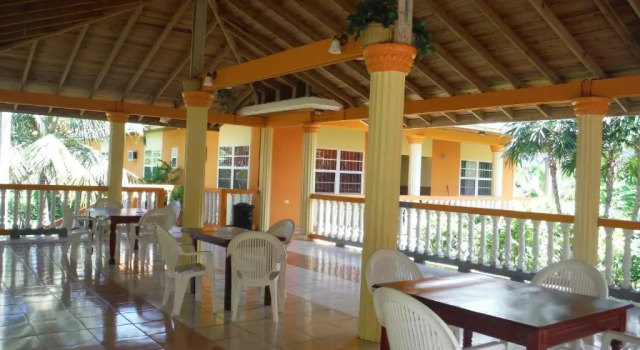 Трёхместный номер Standard Seagrape Plantation Resort & Dive Center