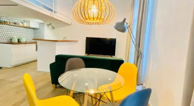 Duplex climatisé-Hauteur sous plafond 1,9m-Parking privé gratuit-Netflix-Arrivée autonome !! Duplex-Ceiling height 1,9m-Free private parking-Netflix-Self check in, Забронировать Апартаменты/квартира Отели Авиньона с парковкой, рядом с Филипп Ле Бел Тауэр, Парковка