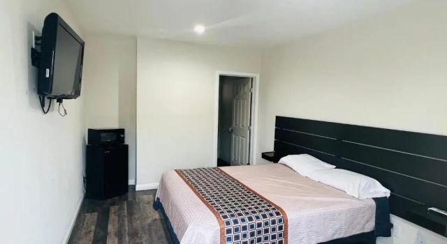 Holly Park Motel near LAX