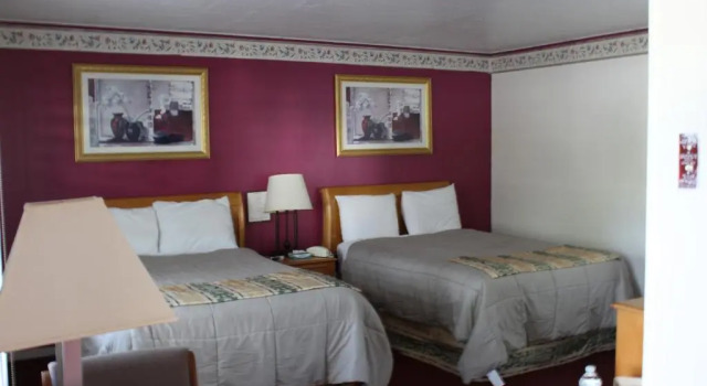 Четырёхместный номер Standard Northside Motel