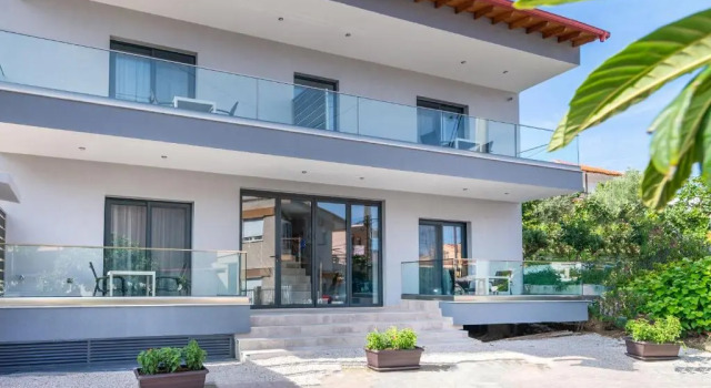 Oasis, Book Hotel Sarti 