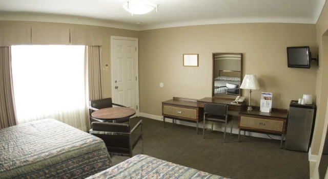 Falls Manor Resort, Book Ferieresort Hoteller i Buffalo med pool, Swimmingpool