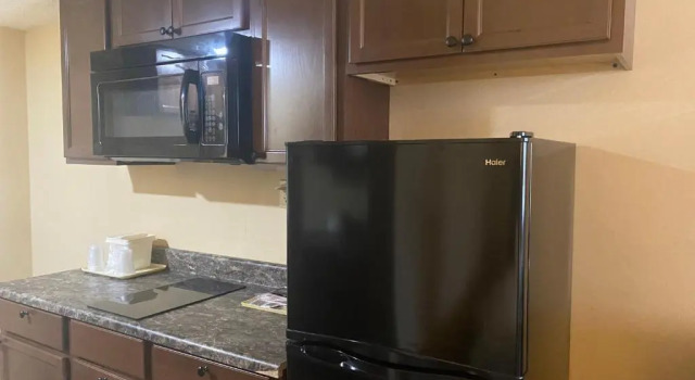 Четырёхместный номер Standard Suburban Studios Buffalo Airport
