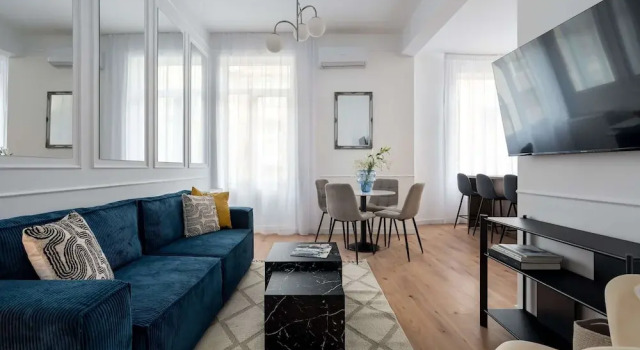 Elegant & Bright 2BR Condos - Steps from Old Town, Prenota Residence Apart-hotel a Muntenia, Residence
