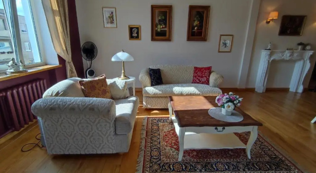 Апартаменты Broadway Apartment