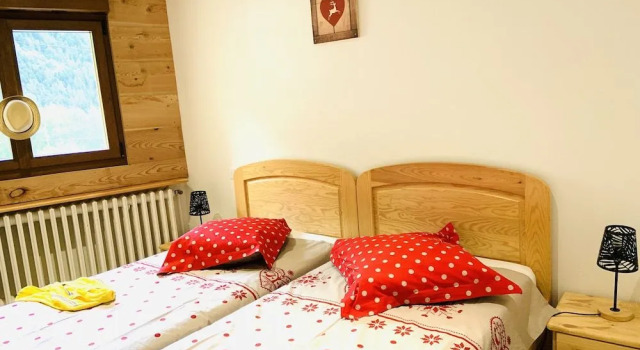 Gîtes Coste Belle et Costillon, Rezerwuj Pensjonat Hotele w Owernia z parkingiem, Parking