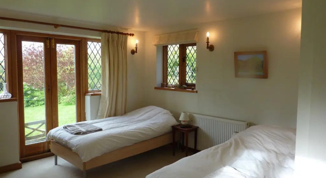 Bed and Breakfast Dunsfold, Забронировать Отель «постель и завтрак» Отели High Weald с парковкой, Парковка