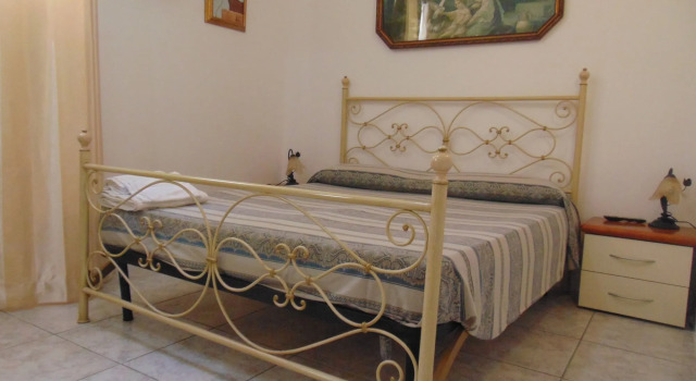B&B Alloggio in Villa Cristina, Забронировать Отель «постель и завтрак» Галлиполи Саленто, рядом с Пляж Байя Верде