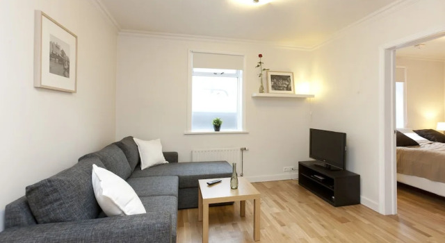 A Part of Reykjavik Tysgata Apartments, Забронировать Апартаменты/квартира Рейкьявик Хёвюдборгарсвайдид, рядом с Церковь Хадльгримскиркья