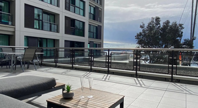 Spacious 2br Ocean Front View - Free Parking