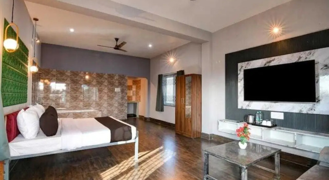 Номер Premier Collection O IGKC Multispecialty Hospital Formerly Hotel Neatflix and Chill