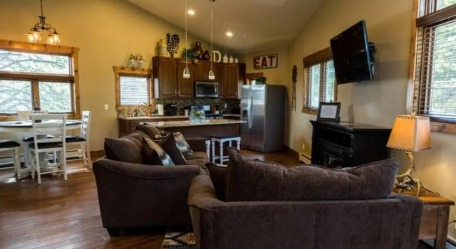Spacious 2nd story loft with awesome views