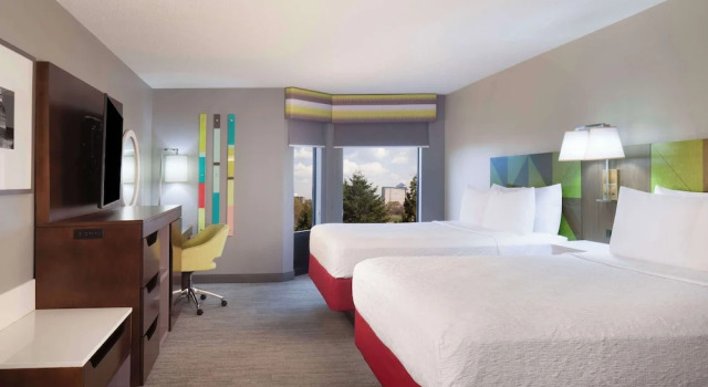 Четырёхместный люкс Hampton Inn & Suites-Atlanta Airport North-I-85