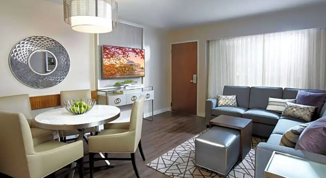Люкс Connecting с 2 комнатами Hilton Club The District Washington DC