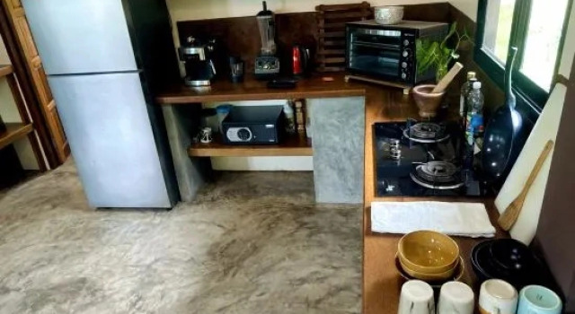Large 1 bed apartment with yoga studio and seaview