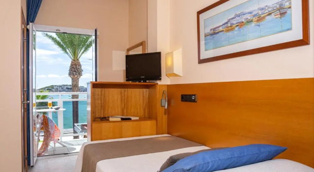 Одноместный номер с видом на море Hotel Ses Figueres