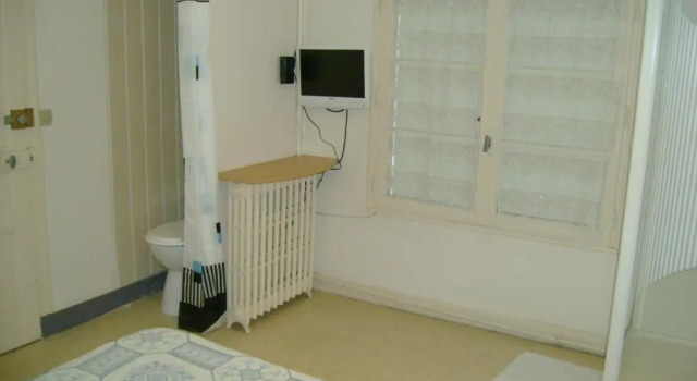 Номер Standard Hôtel de la gare Studios Du Breuil