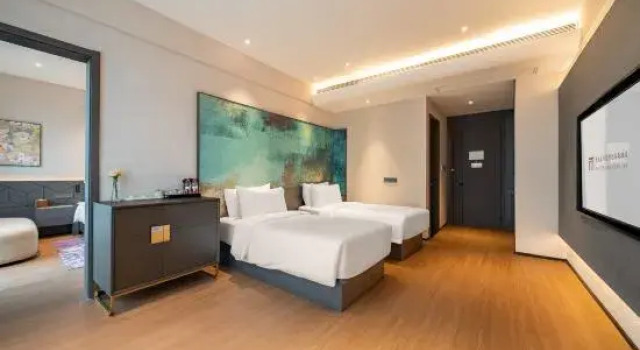 Люкс Maison New Century Hotel Hangzhou Bay (in Geely Giehow Plaza)