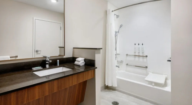 Четырёхместный номер Standard Fairfield by Marriott Inn & Suites Orlando at Millenia