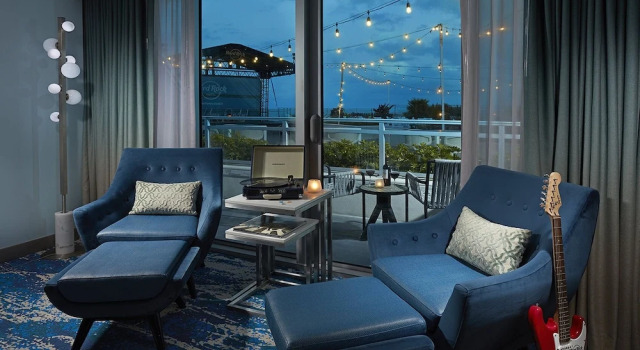 Четырёхместный номер Standard с красивым видом из окна Hard Rock Hotel Daytona Beach