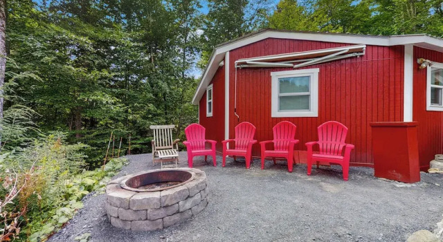 Коттедж Tiny House at Sugarbush North: Adventure Hub!