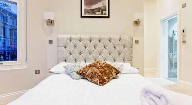 High Street Kensington Apartments by Flying Butler