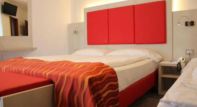 Трёхместный номер Standard с балконом и с видом на озеро Hotel Da Tino