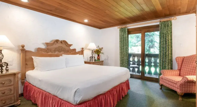 Двухместный номер Standard с балконом и с видом на горы Christiania Lodge