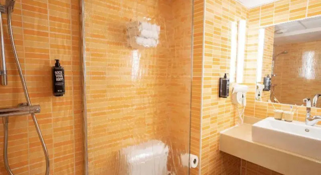Трёхместный номер Standard Ibis Styles Cognac