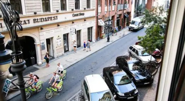 CoolTour Hostel, Забронировать Хостел Хостелы Будапешта, рядом с Станция метро Vorosmarty Square, Хостел