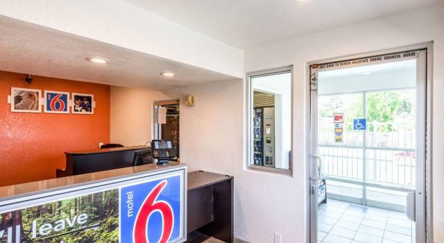 Motel 6 Redding, CA - Central, Đặt Nhà nghỉ ven đường Khách sạn ở Redding có hồ bơi, Hồ bơi