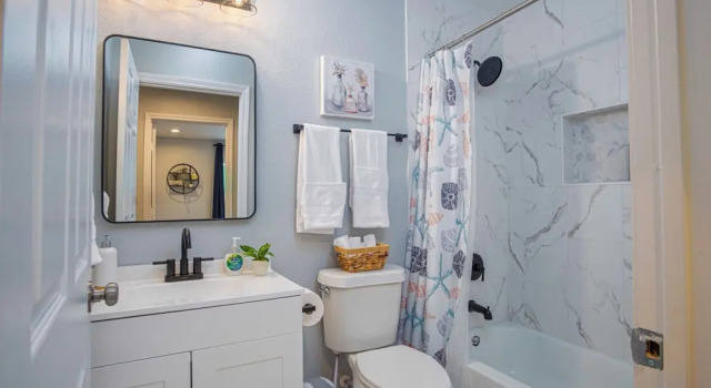 Коттедж с 4 комнатами Trendy Historical Home Near Downtown Attractions