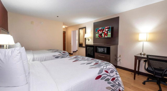Четырёхместный люкс Red Roof Inn & Suites Dover Downtown
