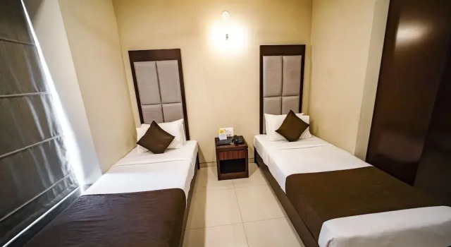 The Sky Court Hotel, Забронировать Отель Отели штата Махараштры 3 звезды, 3*