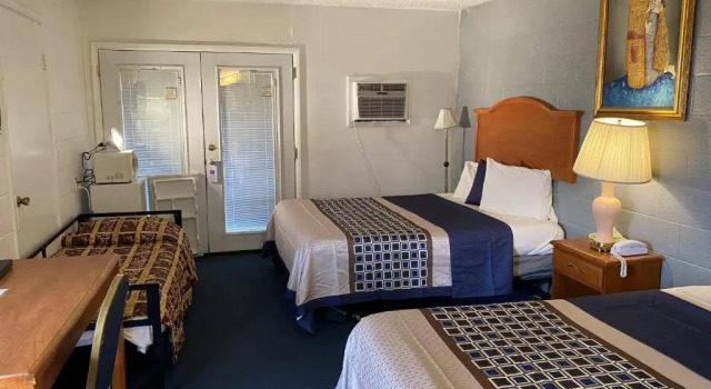 Четырёхместный номер Standard Fairview Inn