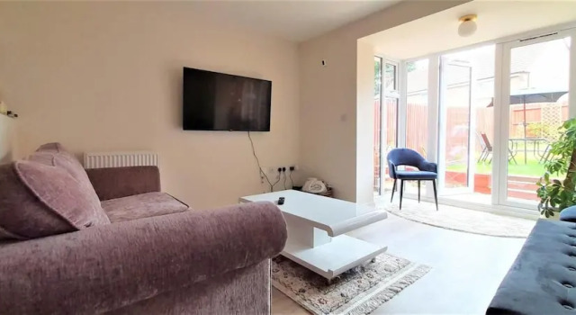 Modern 4 Bed House Sleeps 8 - Free Parking, Varaa Hotelli Birmingham West Midlands
