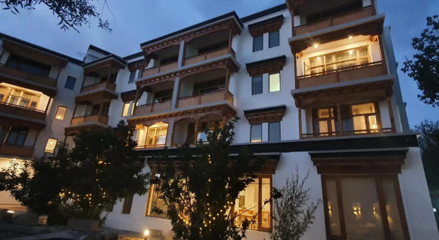 Hotel Amanthi Ladakh, Забронировать Отель Отели Лех 3 звезды, рядом с Namgyal Tsemo Gompa, 3*