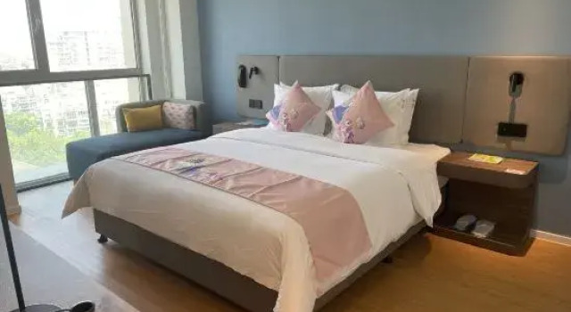 Двухместный семейный люкс Holiday Inn Express Shanghai Baoyang by IHG