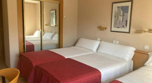 Трёхместный номер Standard Hotel Condal