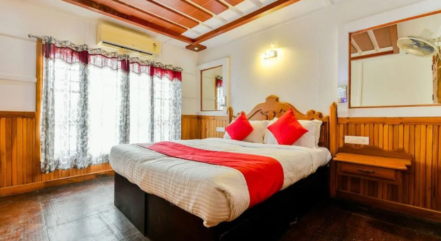OYO 23231 KHBO Gold Sharing Houseboat, Prenota Hotel Alleppey 