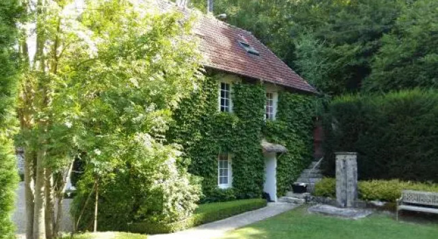 Maison d'hotes Les Jardins du Val, Book Hotel Hotels in Vernon with Parking, Parking