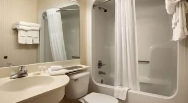Четырёхместный номер Microtel Inn & Suites by Wyndham Kannapolis/Concord