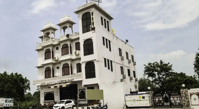 Hotel White Tulip by OYO Rooms, Rezervovat Hotel Hotely v Rajasthan s parkováním, Parkování