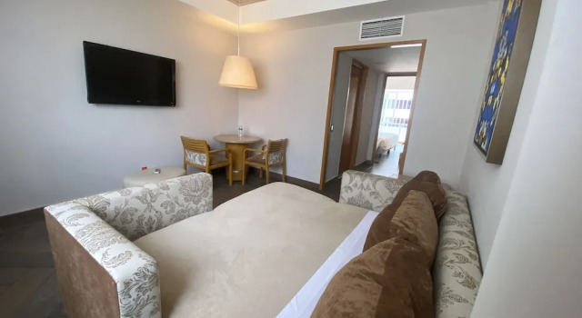 Четырёхместный полулюкс Suites Del Ángel