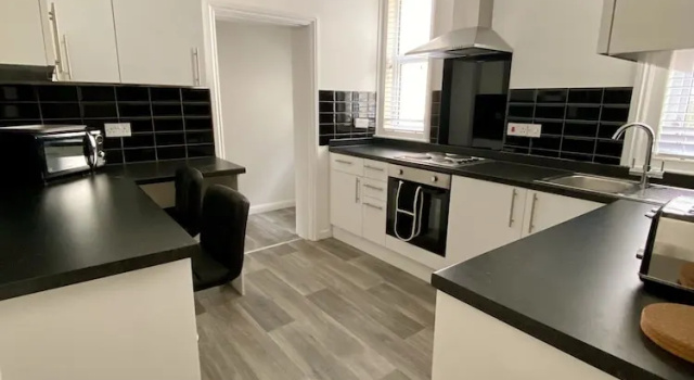 Апартаменты Spacious Two Bed Apartment in Poole