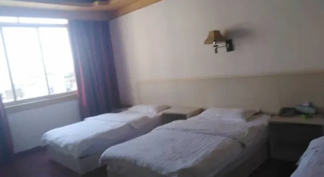 Xuanwei Shenghui Business Hotel