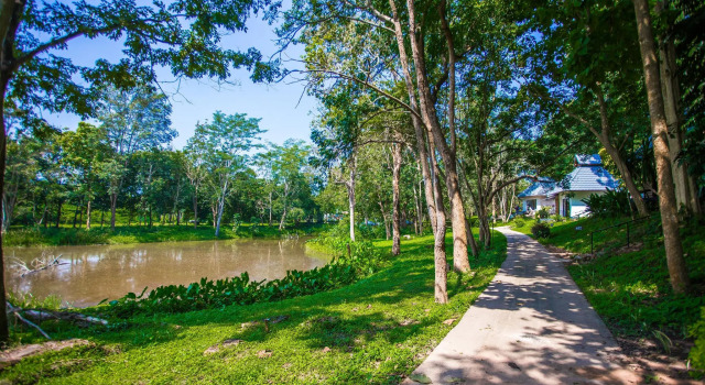 Шале с видом на озеро Sappraiwan Elephant Resort & Sanctuary