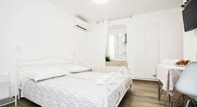 InMotion Luxury Rooms, Prenota Affittacamere Splitska 